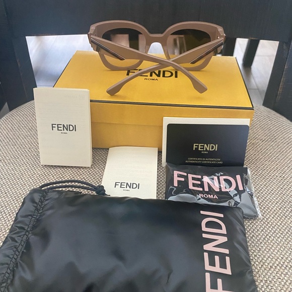 Fendi First Sunglasses color tan gradient lenses - Picture 8 of 8